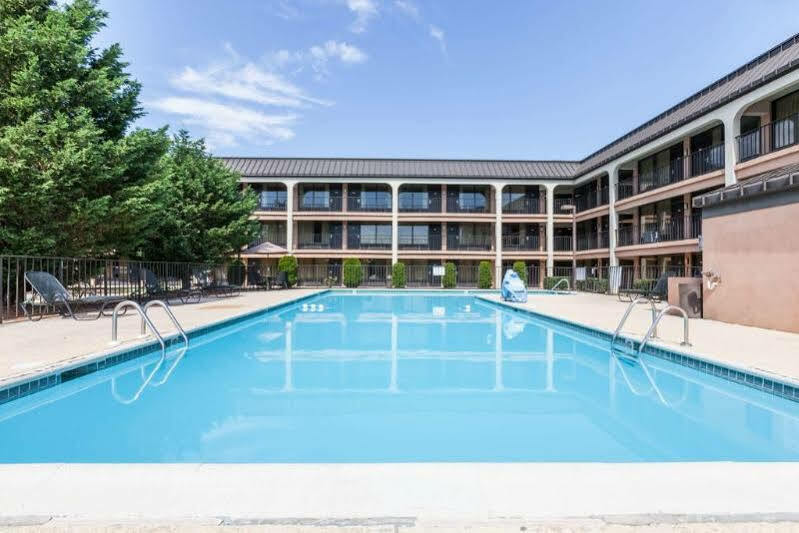 Days Inn By Wyndham Newark Wilmington Exterior foto